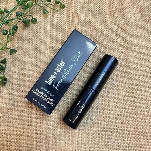 lune+aster Dawn To Dusk Foundation Stick 9gms‎ Medium Shade NEW in Box - Picture 2 of 6